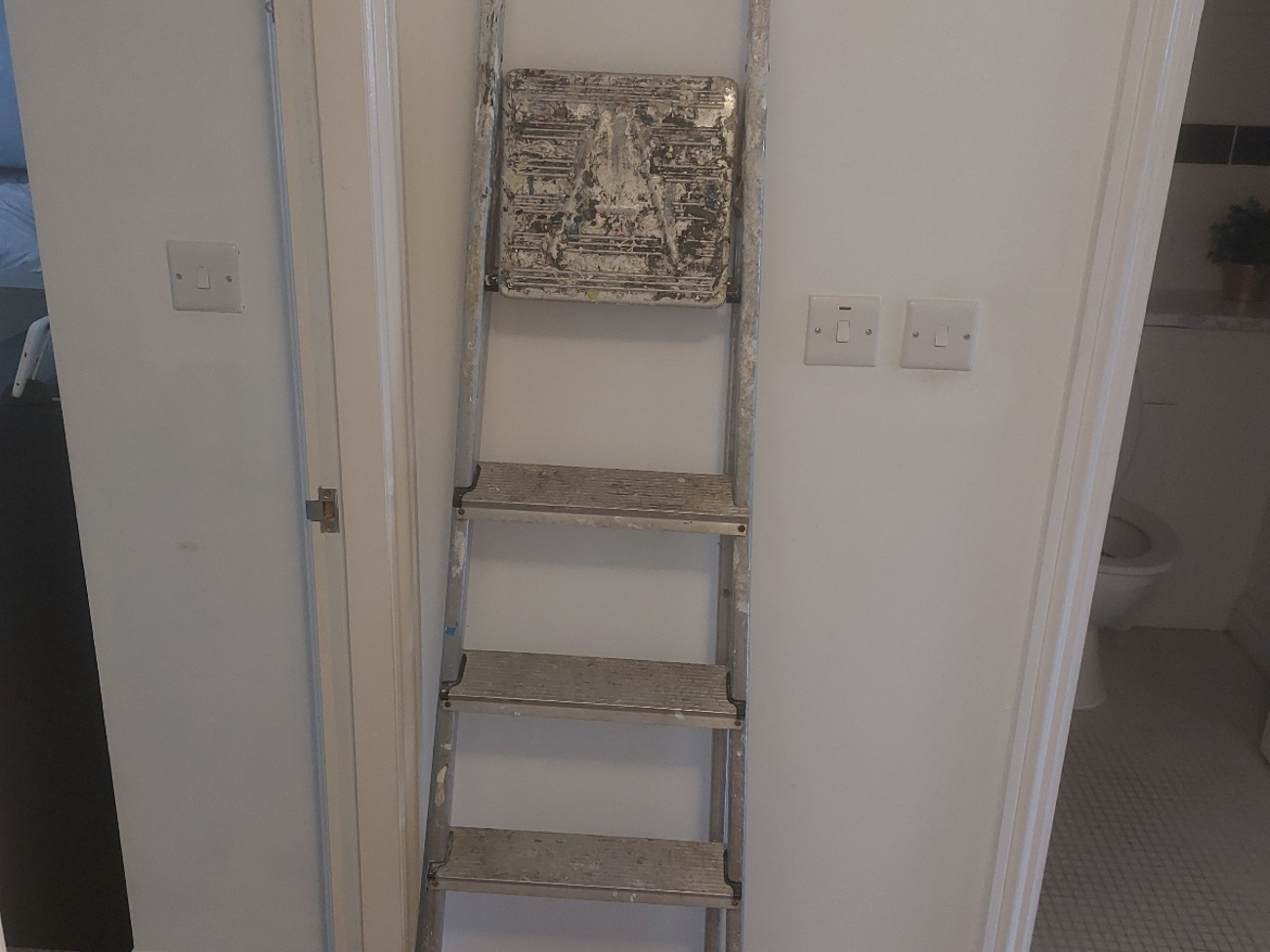 Decorating ladders 