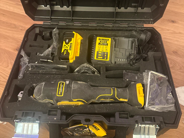 Dewalt brushless xr mulitool 5.0ah battery, case and bits