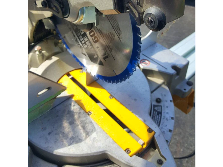 Dewalt heavy duty 10" compound mitre saw