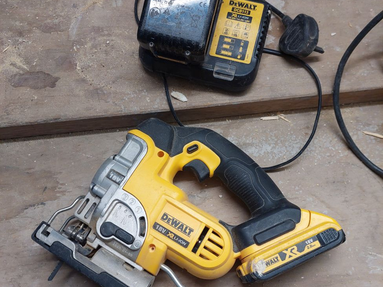 Dewalt jigsaw with blades and charger