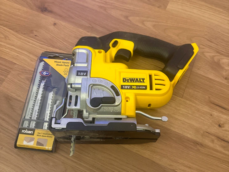 Dewalt jigsaw xr body + blade pack only