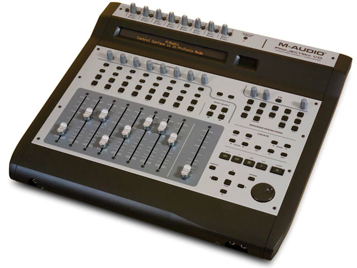 Digital mixing desk: m-audio project mix