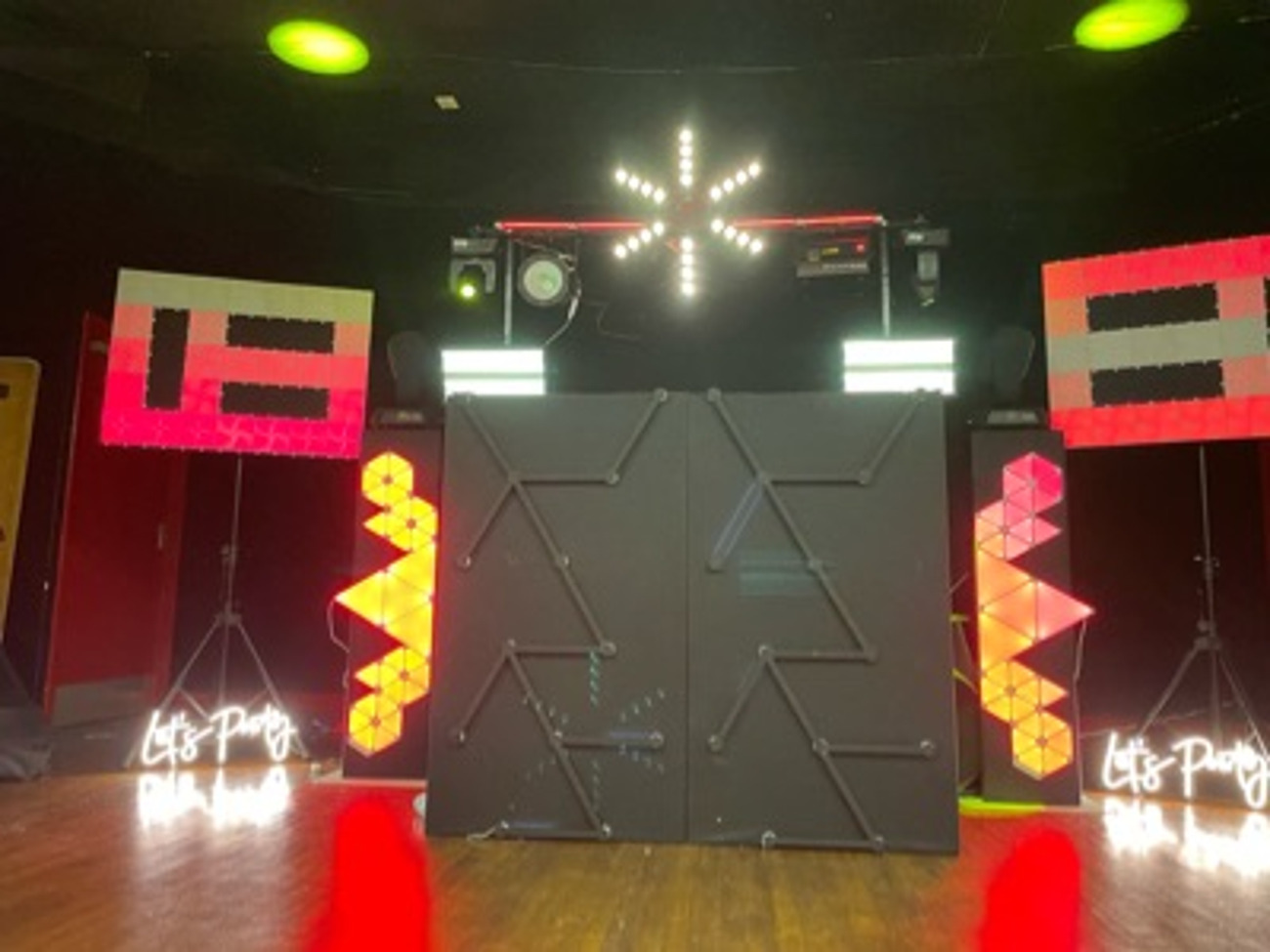 Dj booth nanoleaf