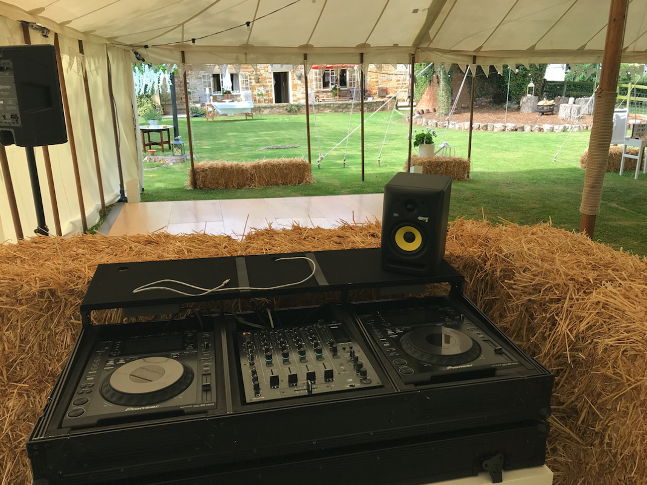 Dj equipment + set up and technician
