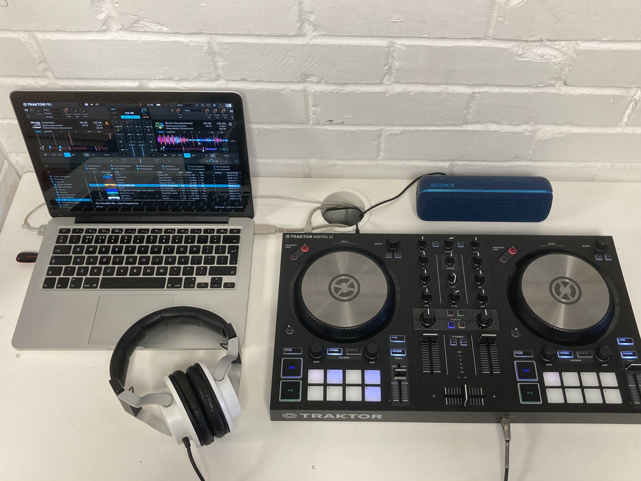Dj practice-at-home kit | controller / laptop / headphones