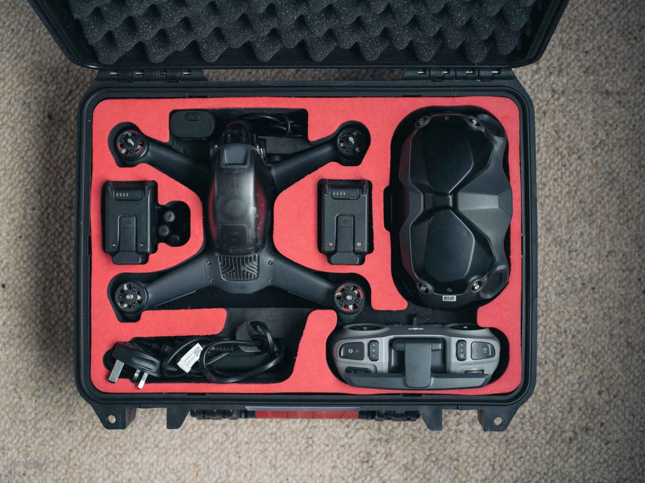 Dji fpv drone with goggles and controller