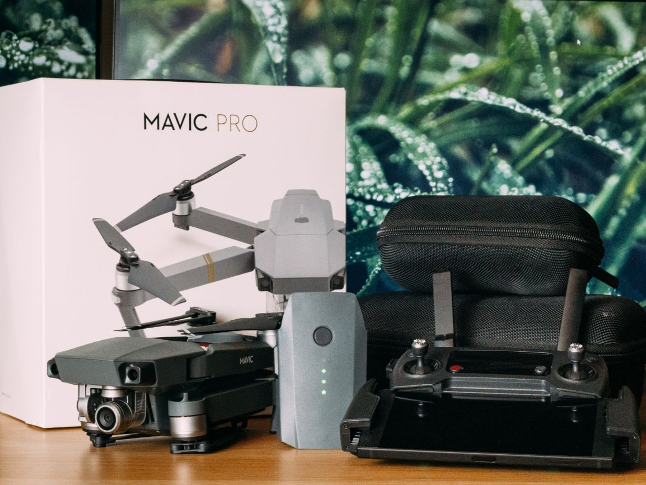 Dji mavic pro + battery + controller + carry case & sd card!