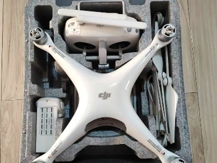 Dji phantom 4 pro drone