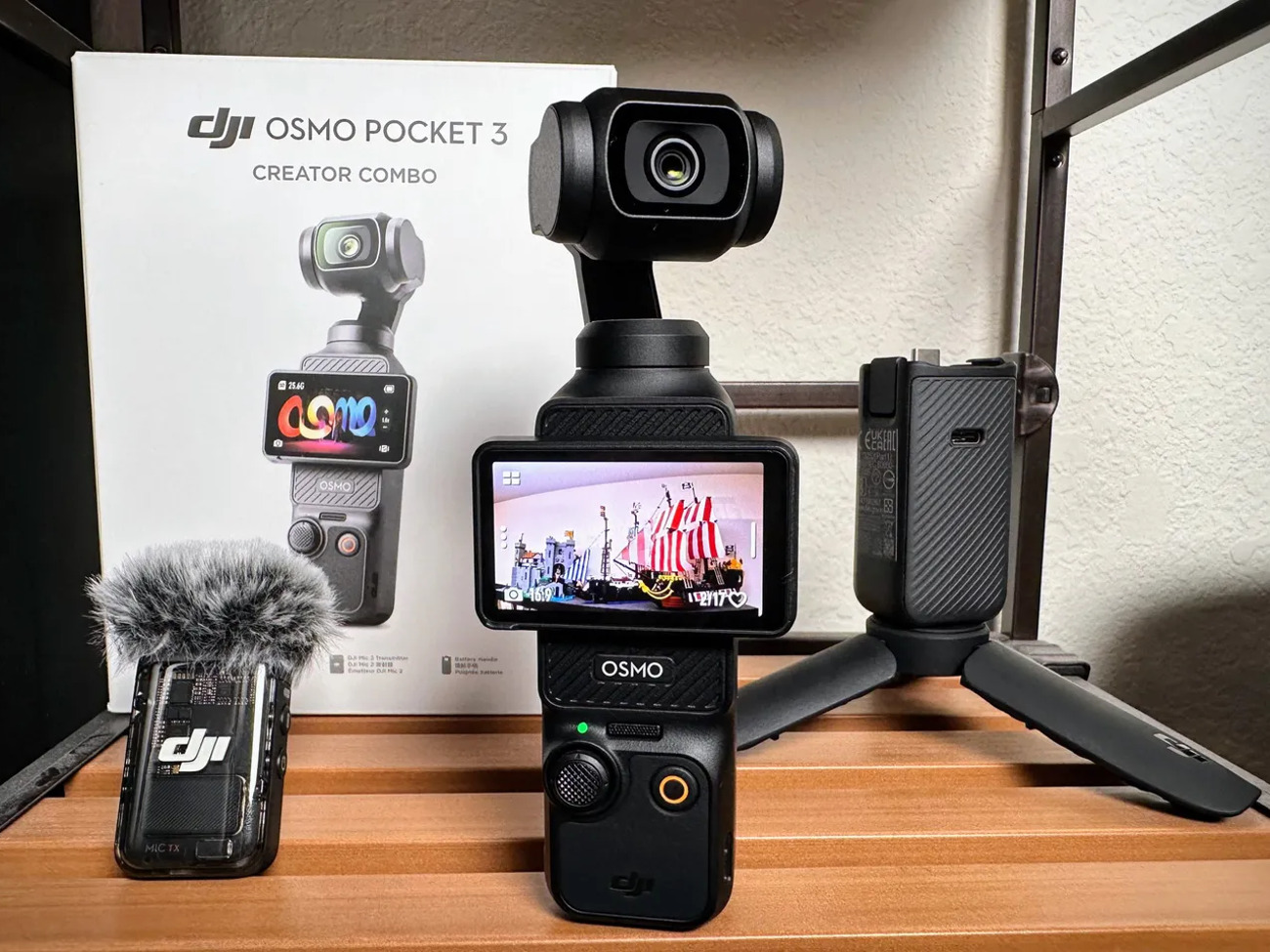 Dji osmo pocket 3 creator combo 4k gimble  camera