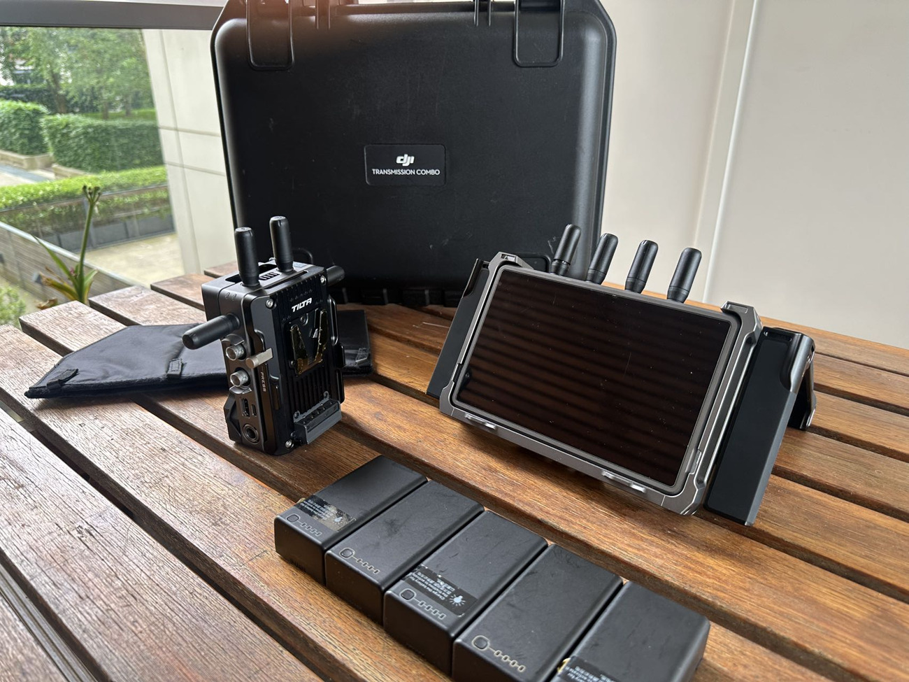 Dji pro v mount transmission / high bright monitor
