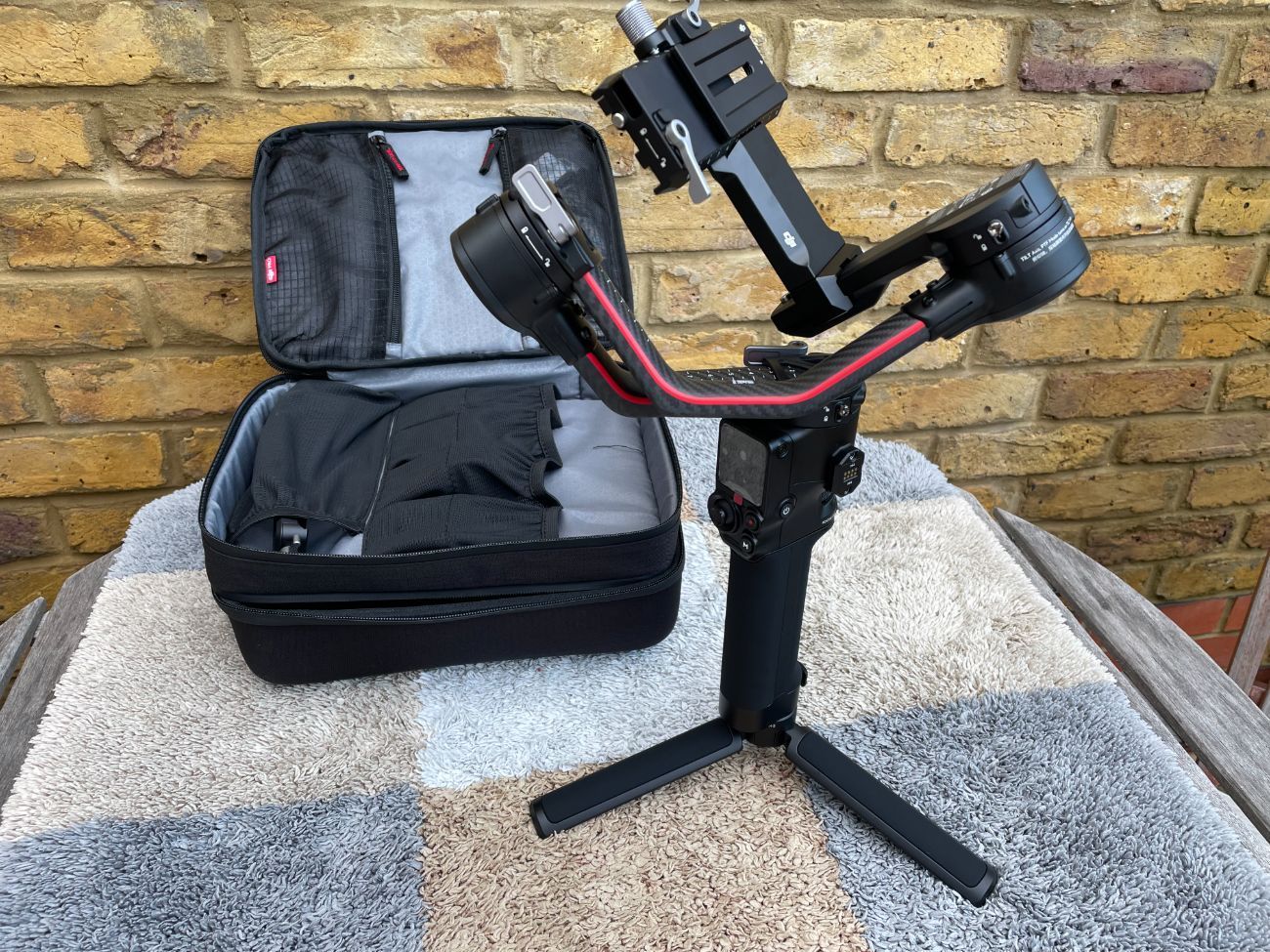 Dji ronin rs2 gimbal with neck lanyard