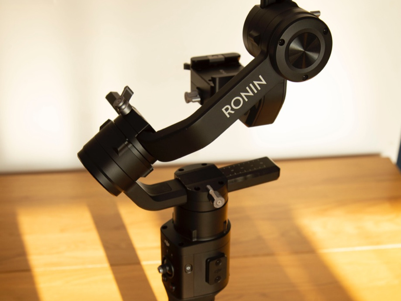 Dji ronin-s handheld 3-axis gimbal stabilizer