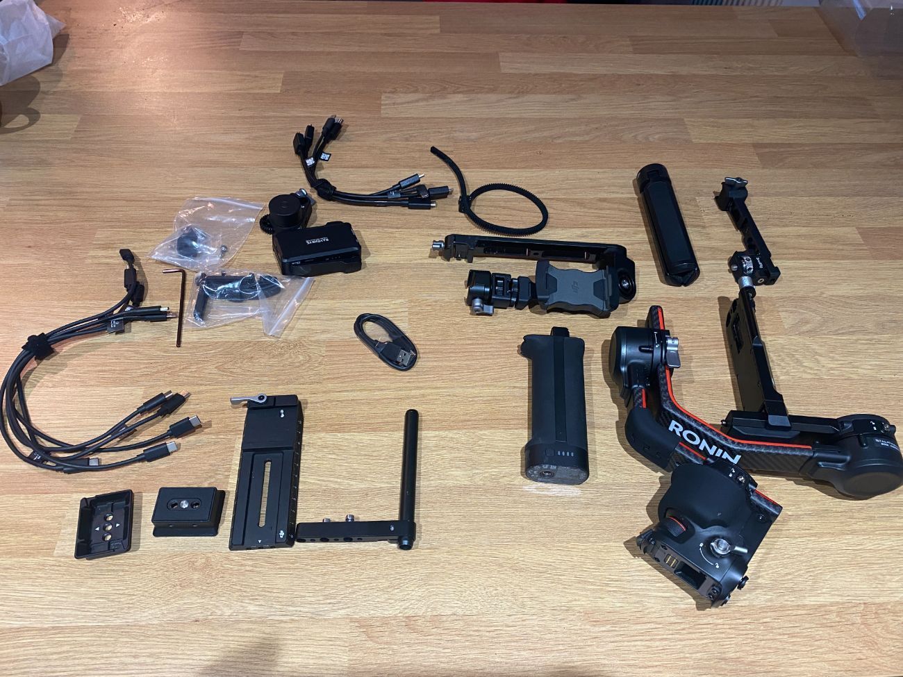 Dji rs 2 pro combo gimbal and accessories
