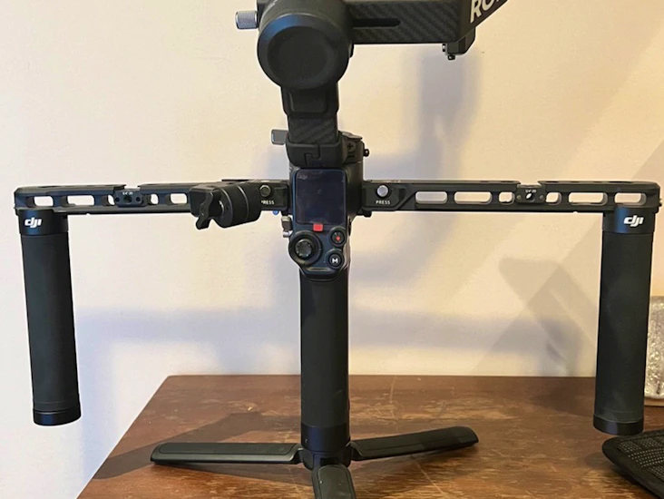 Dji rs2 gimbal stabilizer pro combo (ronin series)