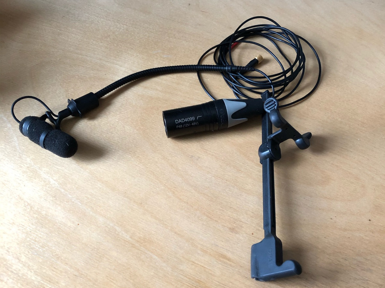 Dpa 4099 clip-on condenser microphone