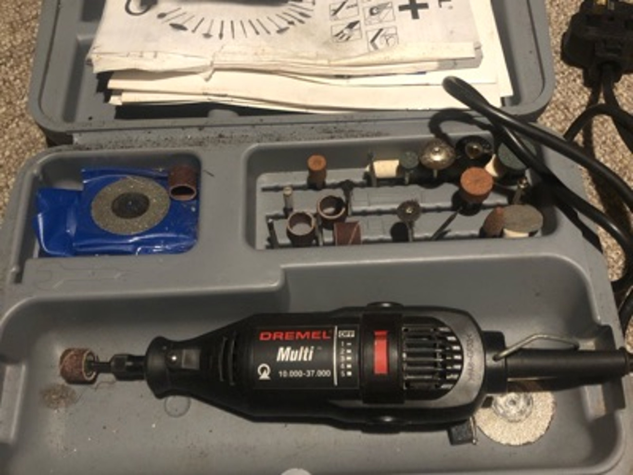 Dremel with accessories 