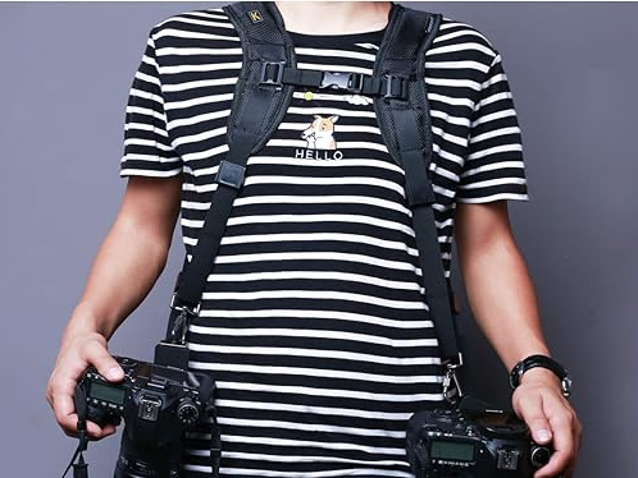 Dual shoulder camera strap 