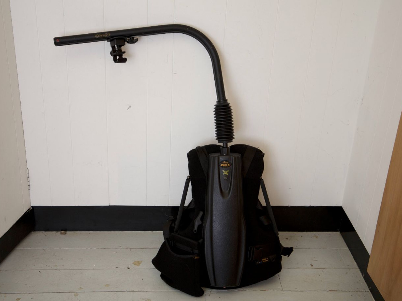 Easyrig vario 5 with gimbal rig vest and extended arm