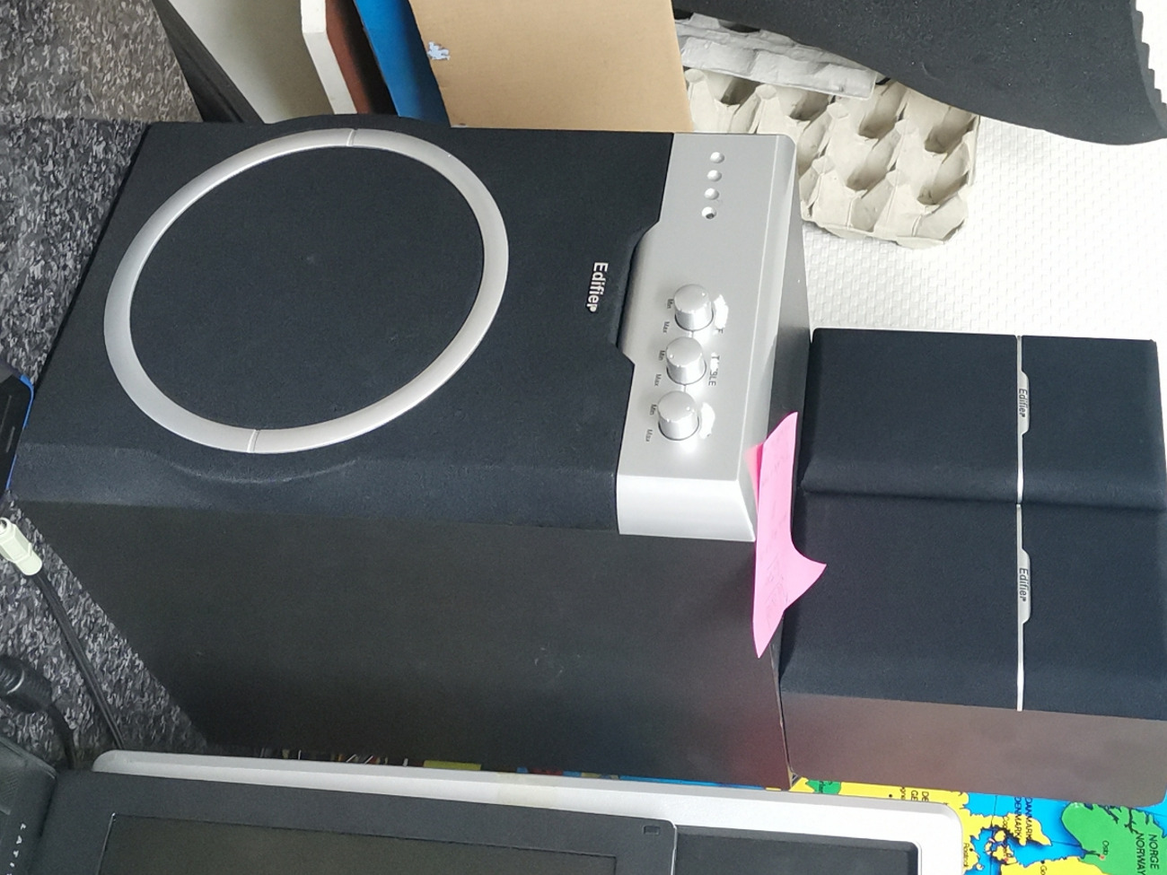 Edifer subwoofer and dual speakers