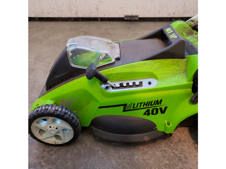Electric lawn mower