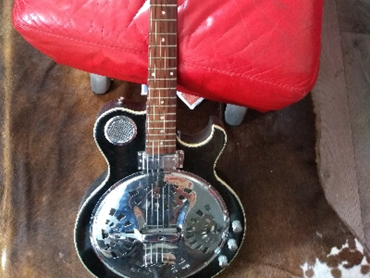 Electric resonator guitar