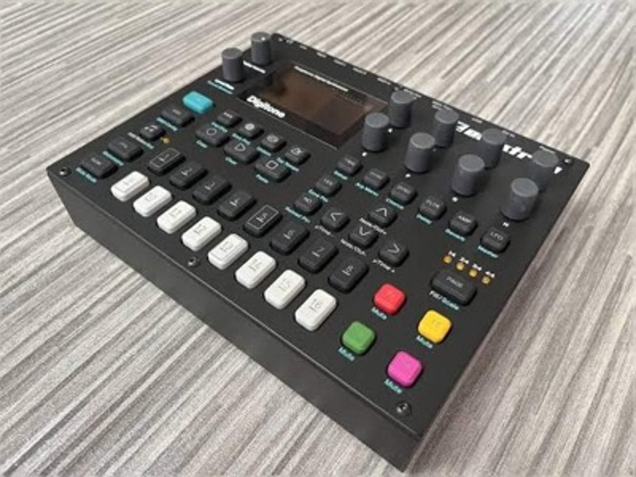 Elektron digitone fm synthesiser