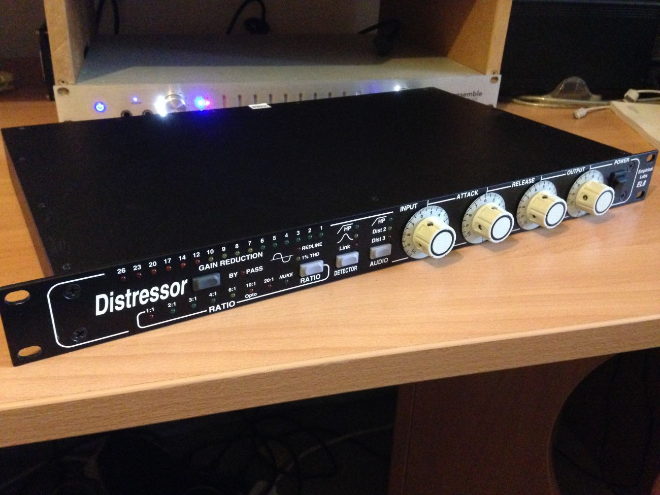 Empirical labs distressor el8