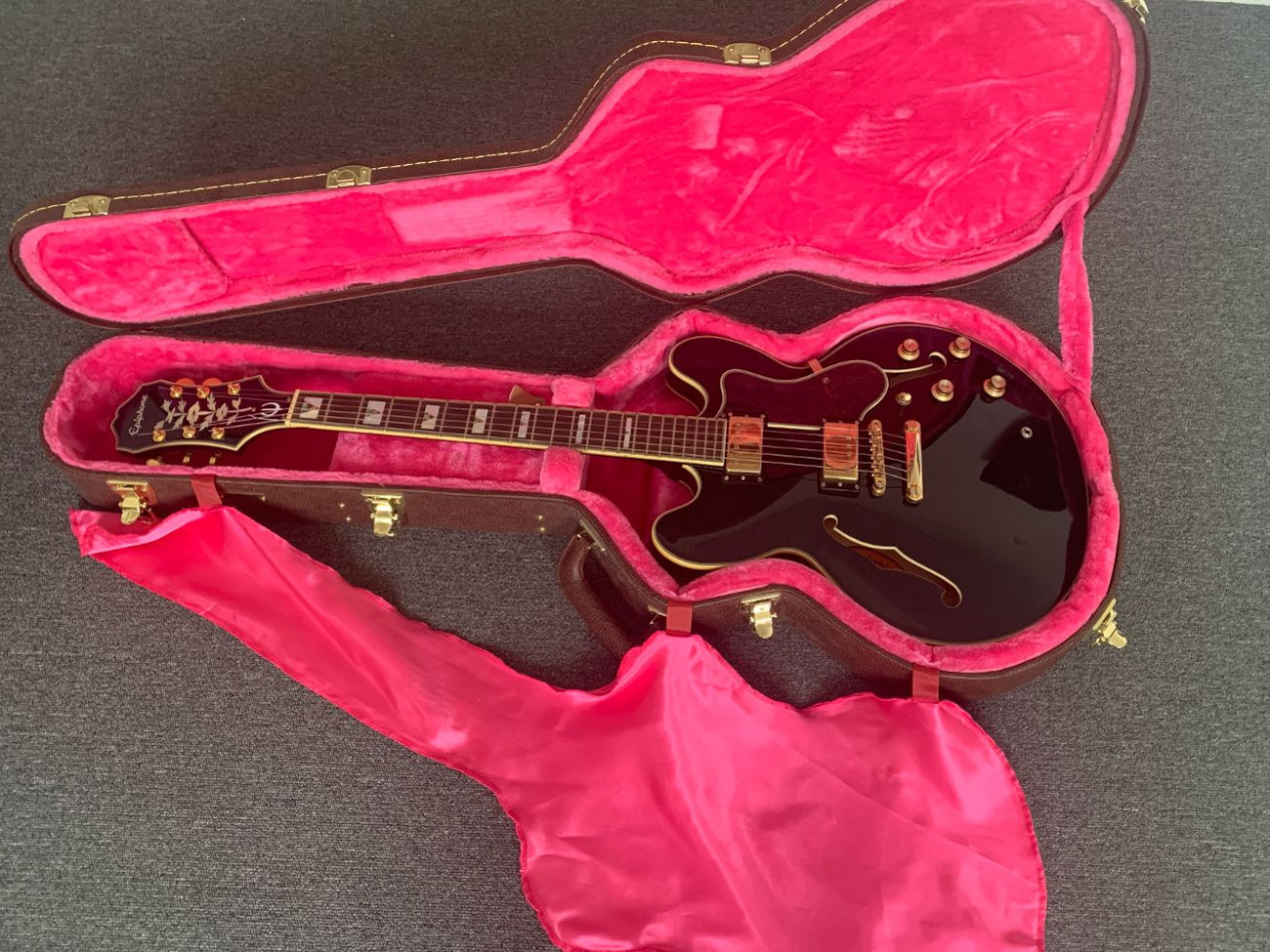 Epiphone sheraton ii pro in ebony (electric guitar)