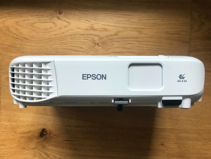 Epson hd portable projector & hdmi cable (eb-w05)