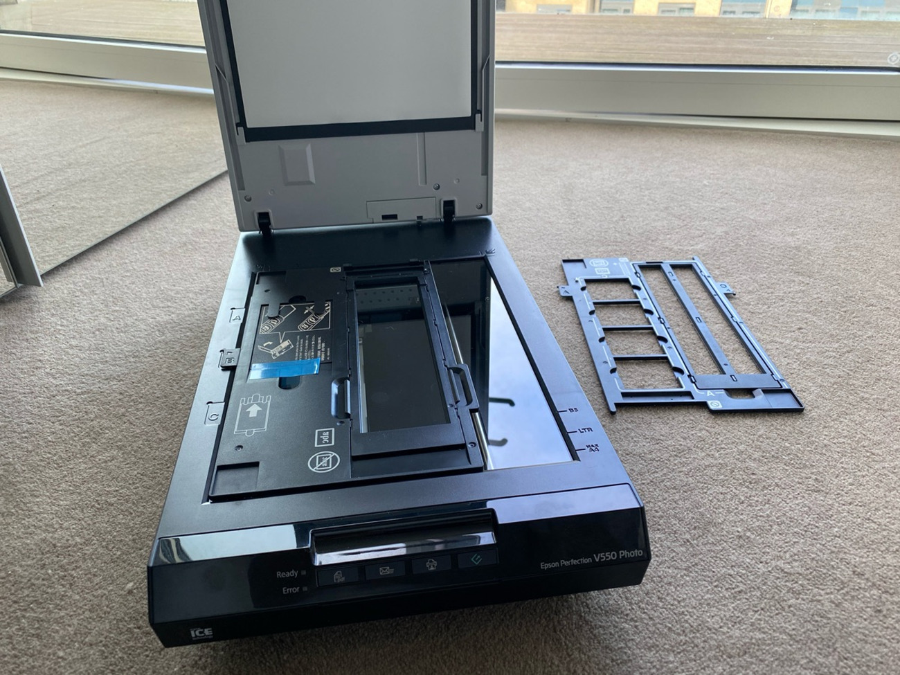 Rent Epson V550 Film and Document Scanner from François G, Hoe