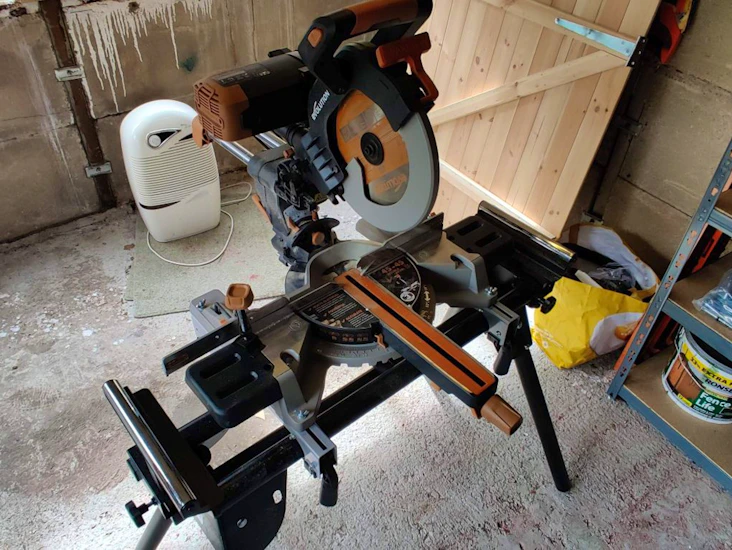 Evolution 255mm double-bevel mitre saw and stand
