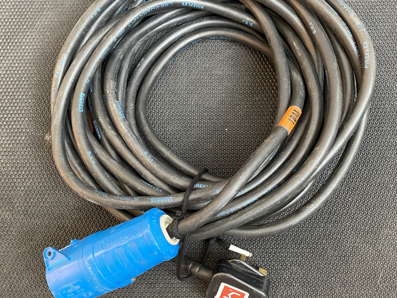 Extension cable 16 amp to 13 amp 10mt.