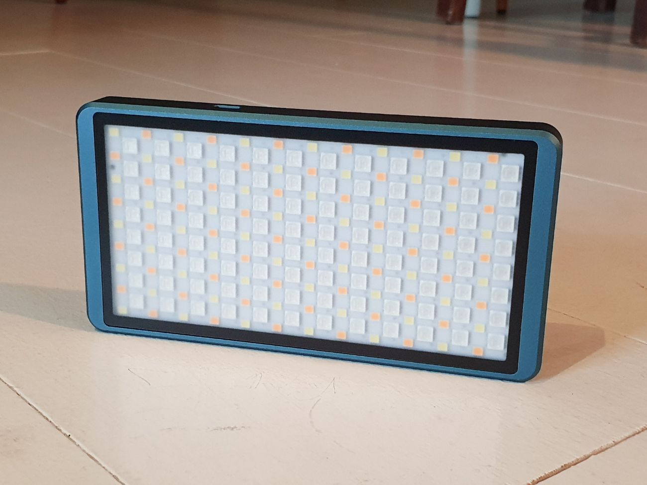 Falcon eyes f7 rbg pocket light