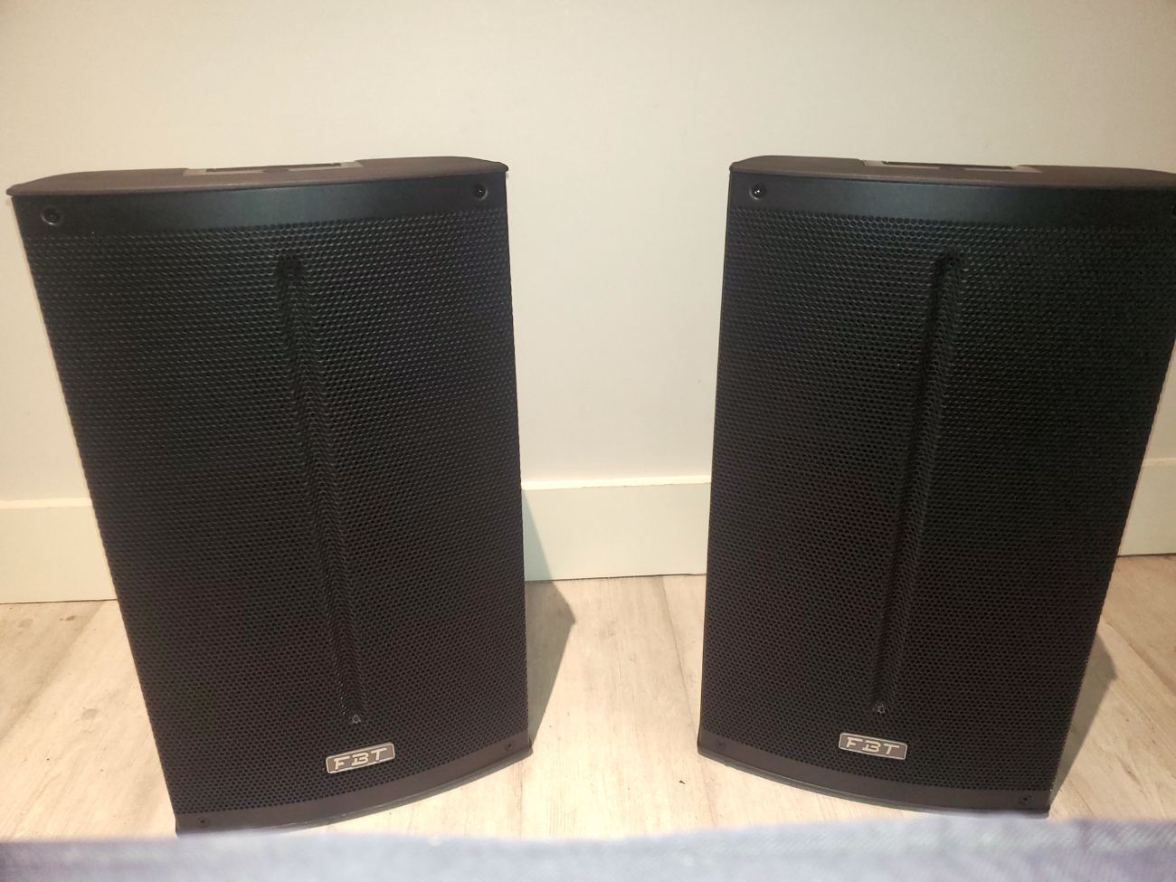 Fbt x-lite 112a powered pa speakers (pair)