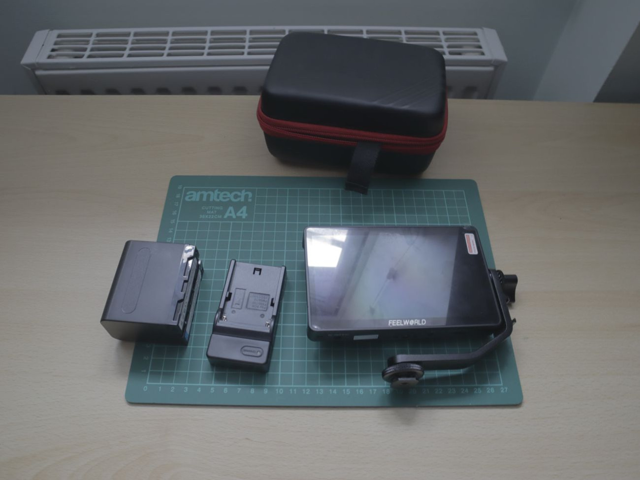 Feelworld f5 pro v4 6 inch camera  monitor