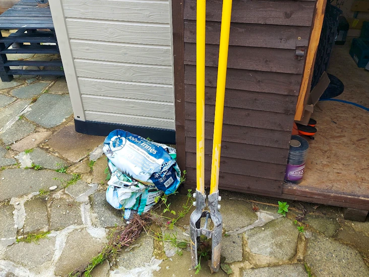 Fence post hole digger