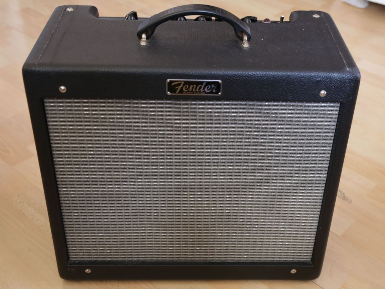 Fender blues junior iii guitar amp black / creamback neo