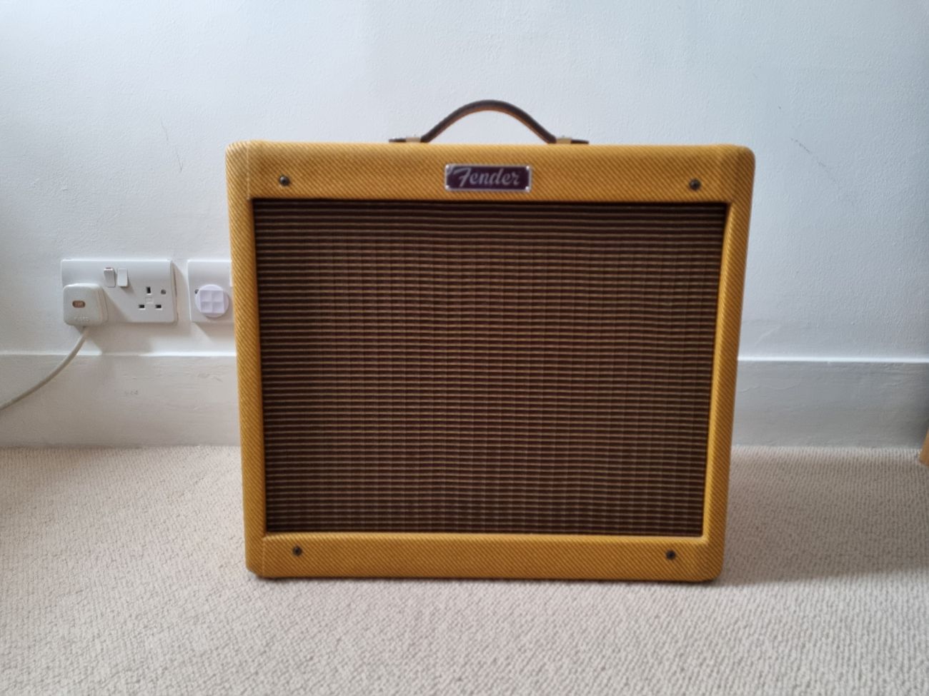 Rent Fender Blues Junior Tweed Amp - PR295 from Andrew , Perry Vale,  Lewisham for £3.30 - 18/day