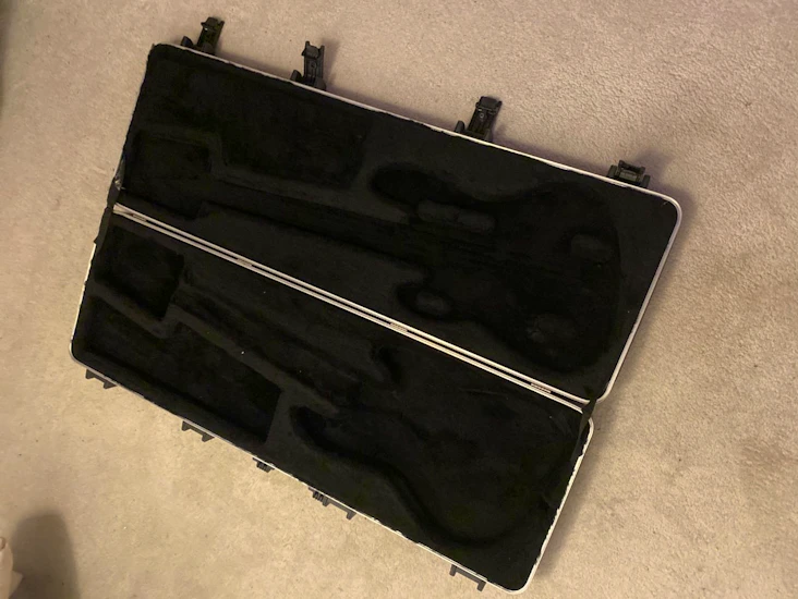 Fender deluxe moulded hard case (flight case)