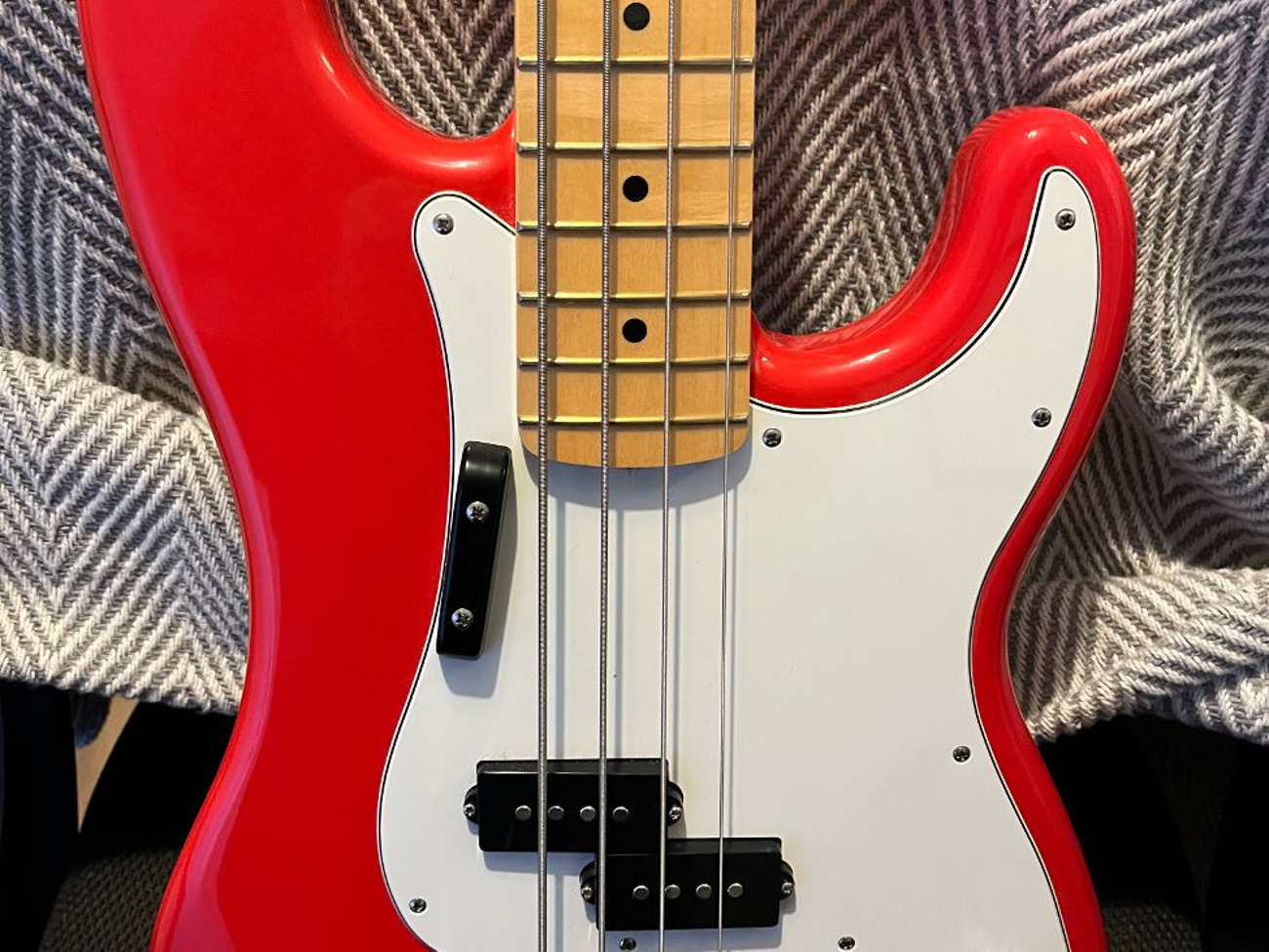 Fender mij internation colour p-bass
