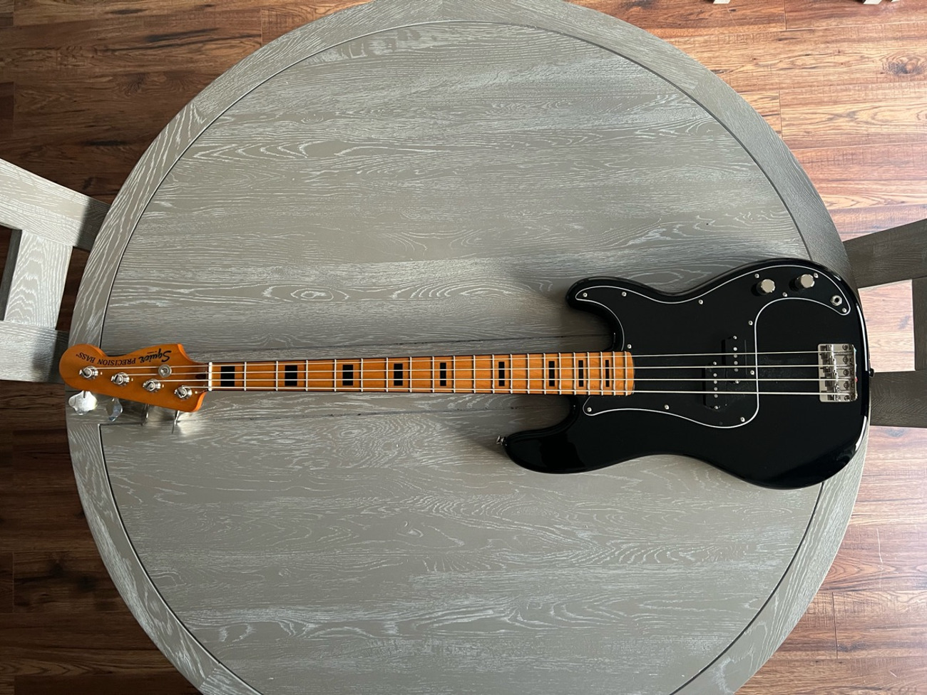Fender squier classic 70s precision bass