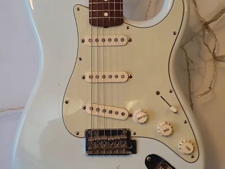 Electric guitar fender stratocaster sky blue made in mexico