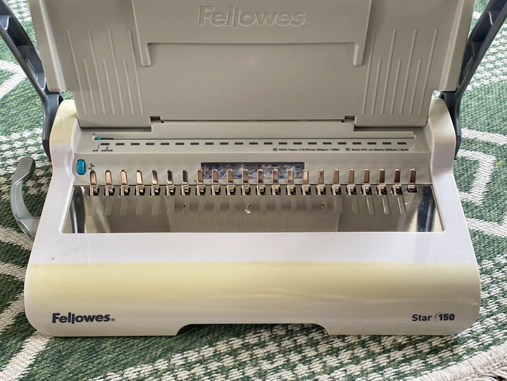 File binder fellowes star150