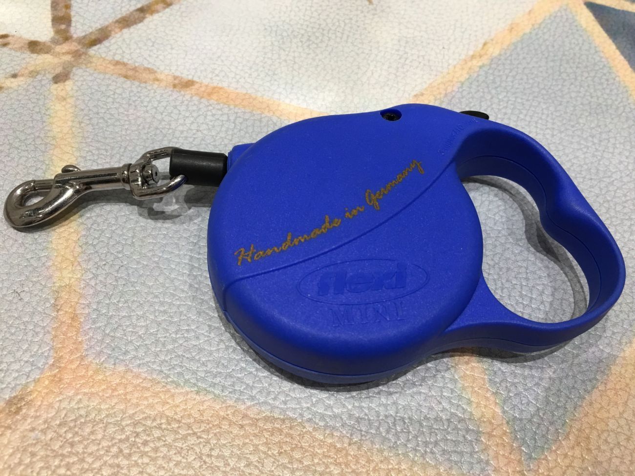 Rent Flexi MINI Retractable Lead Leash 3M long for cats dogs up to 8kg from Claire O Sevenoaks Kippington for 0.17 1 day
