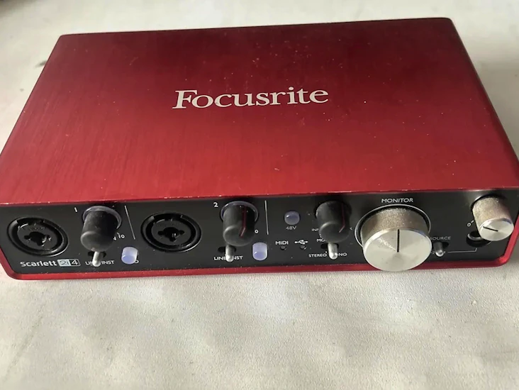 Focusrite 2i4 (2nd gen) - usb recording interface
