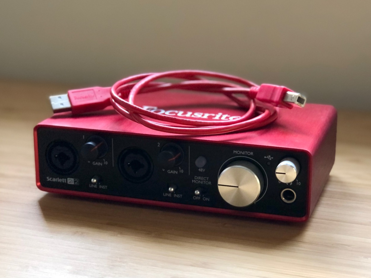 Focusrite scarlett 2i2 (2nd gen) audio interface with cable