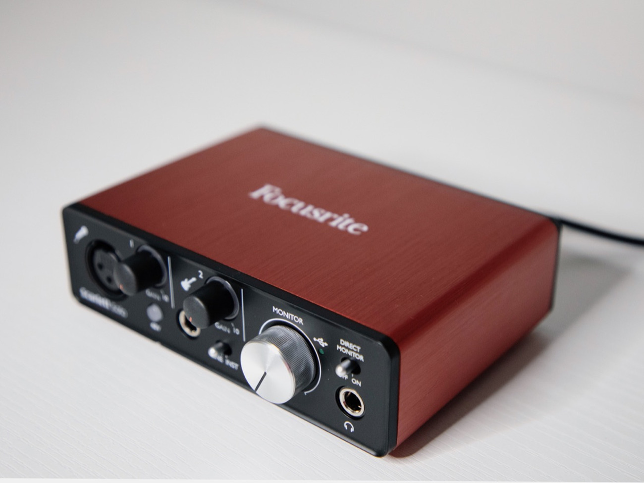 Focusrite scarlett bundle includes: solo audio interface + studio cm25 condenser microphone 