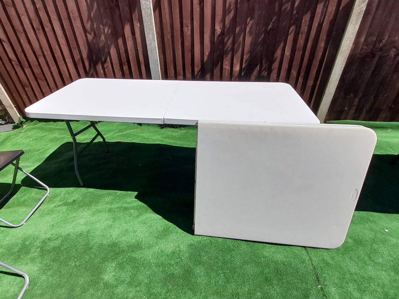 Foldable 6ft table 