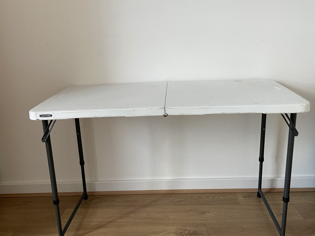 Foldable table