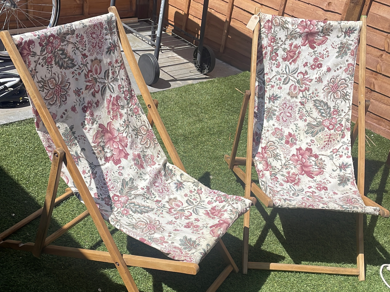 Folding beach deck chairs 